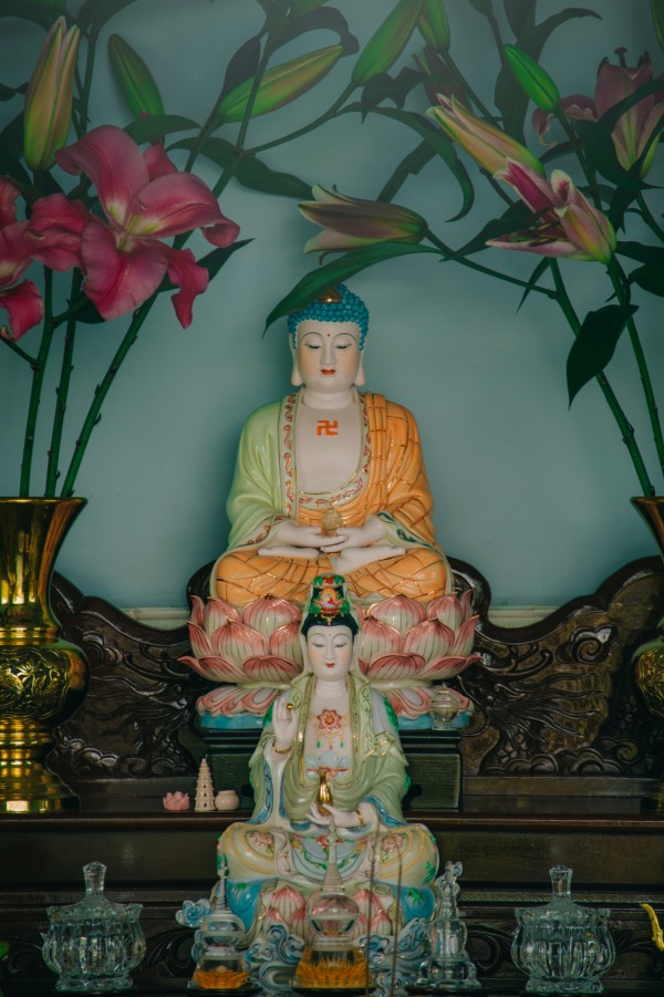 NHANH & HIỆU QUẢ - Cách Lau Dọn Bàn Thờ, Tượng Phật Đón Tết